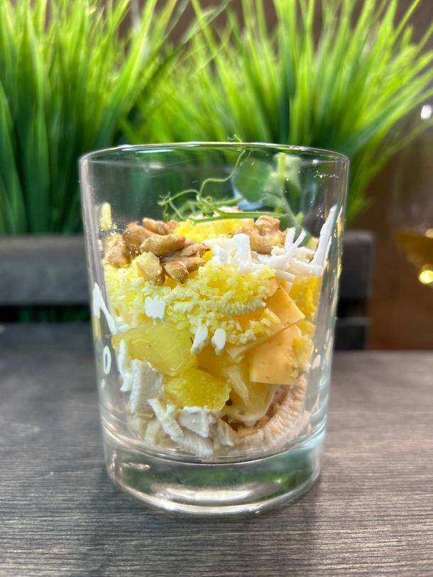Салат с курочкой и ананасом