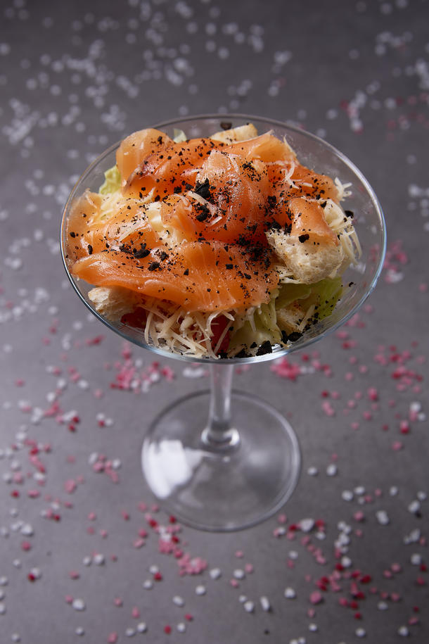 Мини-салат «Цезарь» с семгой Мини-салат «Цезарь» с семгой